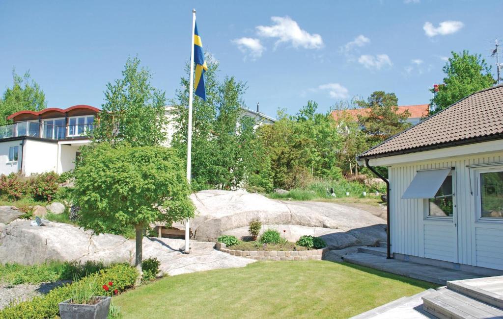 Beautiful Home In Vstra Frlunda With 3 Bedrooms And Wifi photo 4