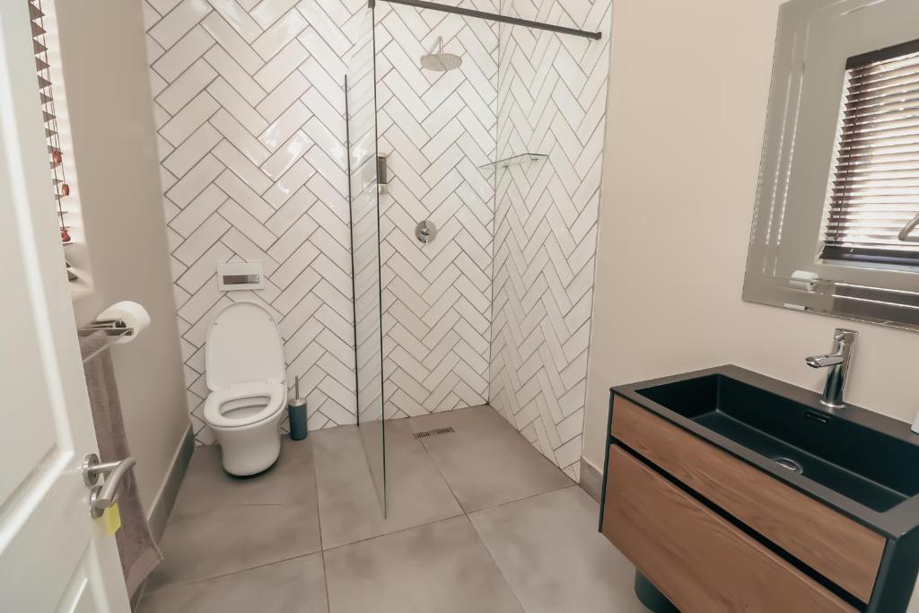 Ocean Rocks Villa, Umhlanga - Tap to explore photos