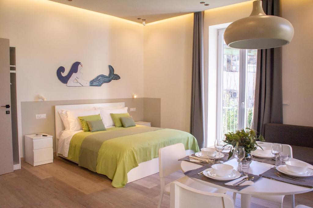Sirena Partenope e San Gennaro HOME - Rione Sanità - Centro Storico Napoli, Naples