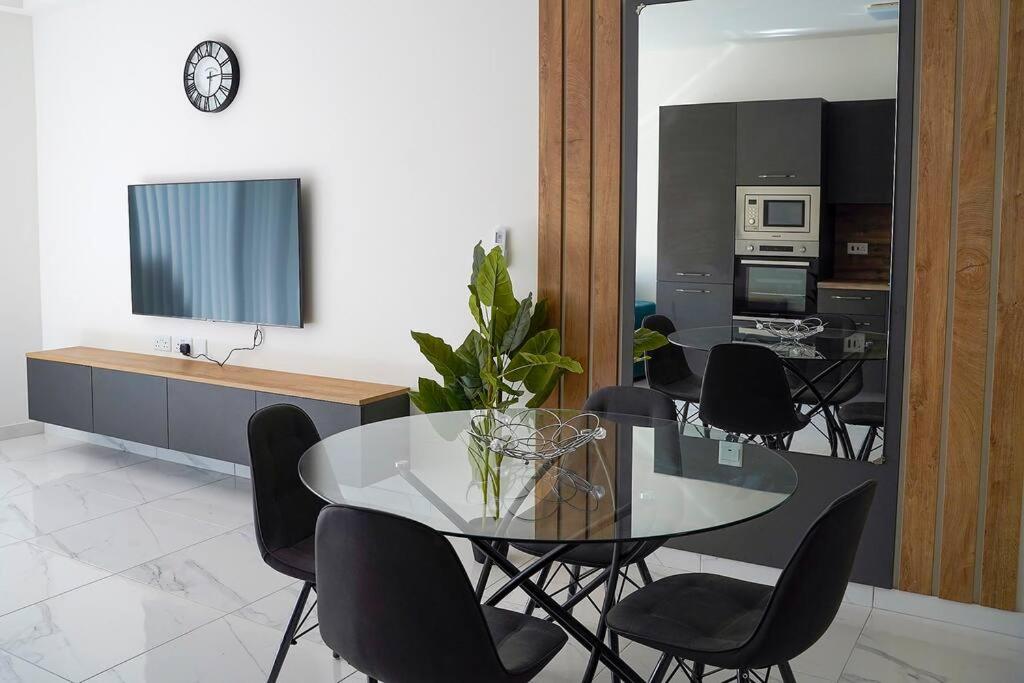 Luxurious Apartment Next to the Sea photo 1