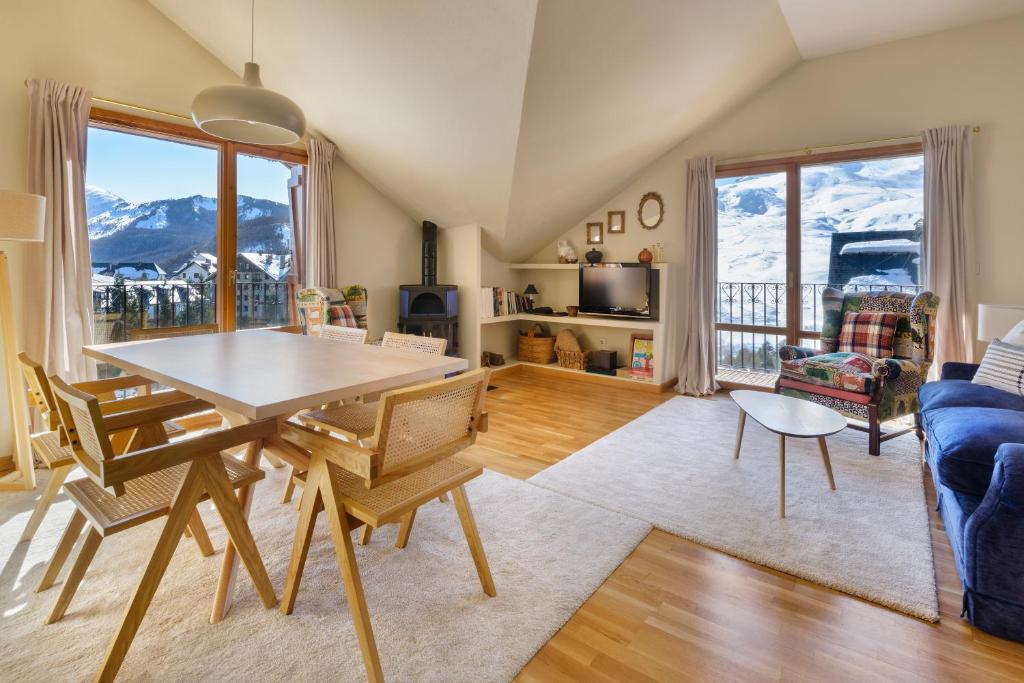 Montesqui Formigal, exclusivo ático con vistas a pistas, guardaesquis y garaje