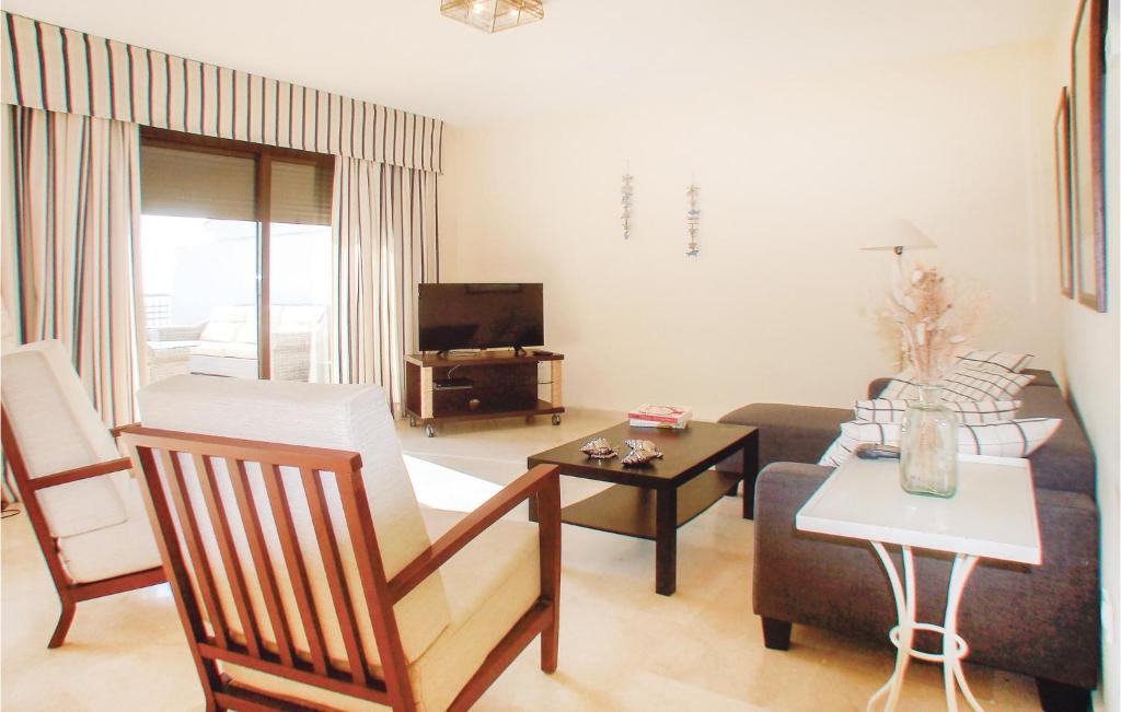 Nice Apartment In Lnea De La Concepcin With 3 Bedrooms, Wifi And Outdoor Swimming Pool photo 2