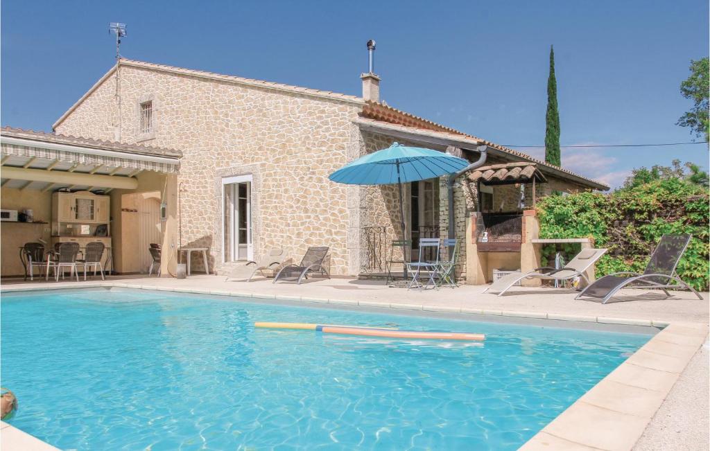 Awesome Home In Lisle Sur Sorgue With 4 Bedrooms, Wifi And Private Swimming Pool