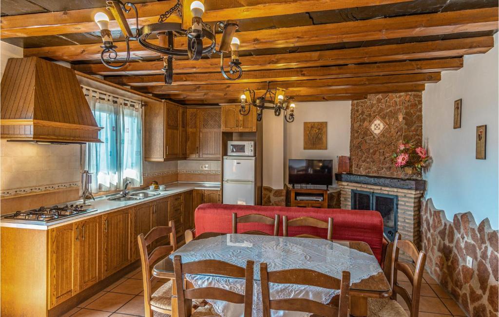 Nice Home In Mecina Bombarn With Outdoor Swimming Pool, Wifi And 2 Bedrooms photo 4
