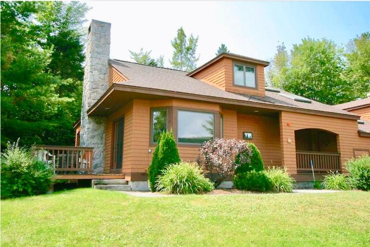 O8 Renovated Forest Cottage Townhome with great Mt Washington views fast wifi Walk to skiing, Memphremagog