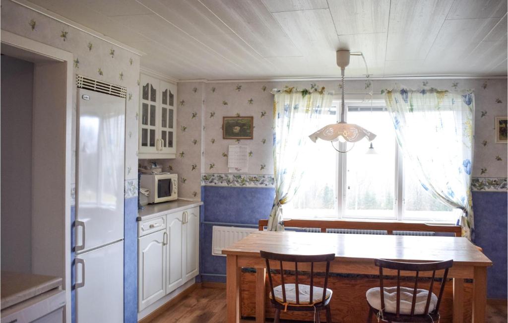 Beautiful Home In Rrvik With Wifi And 3 Bedrooms photo 1