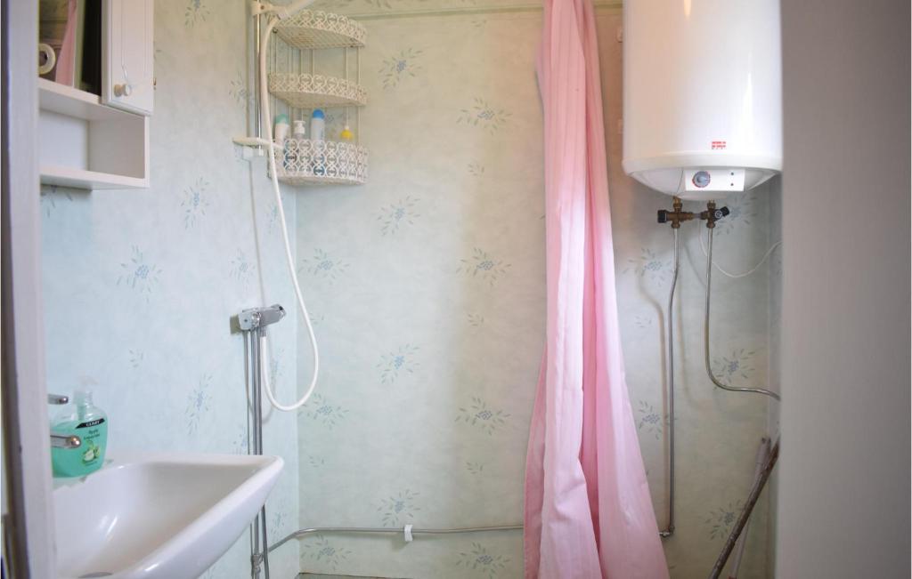Beautiful Home In Rrvik With Wifi And 3 Bedrooms photo 3