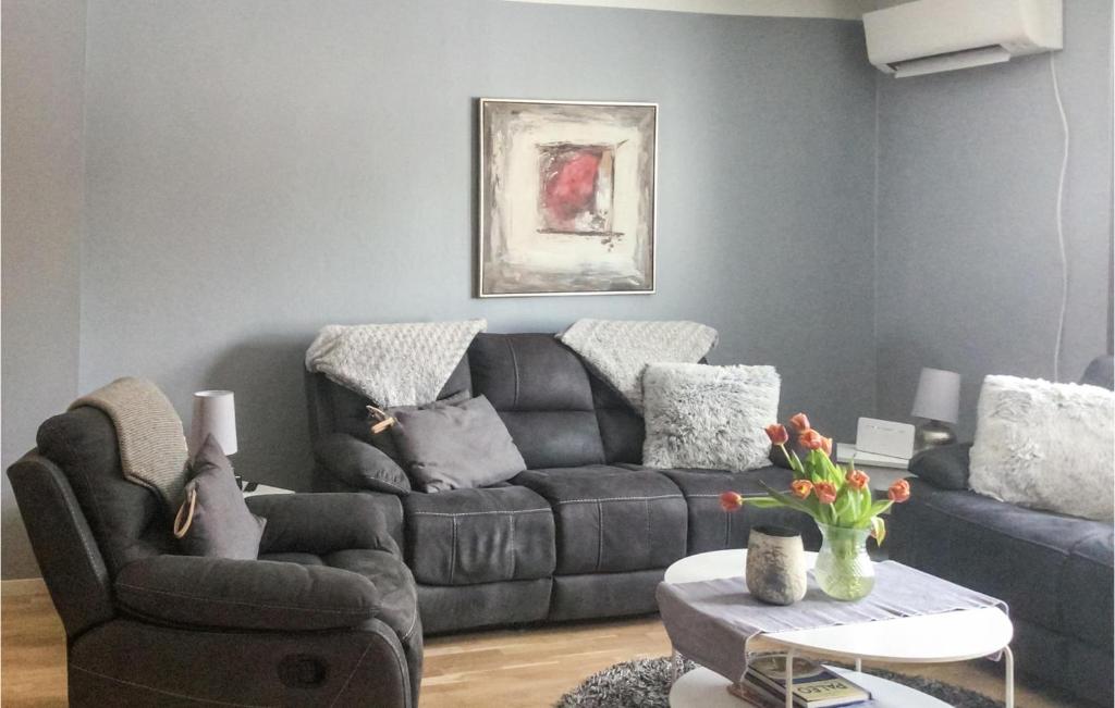 Nice Home In Hallstavik With Wifi And 2 Bedrooms