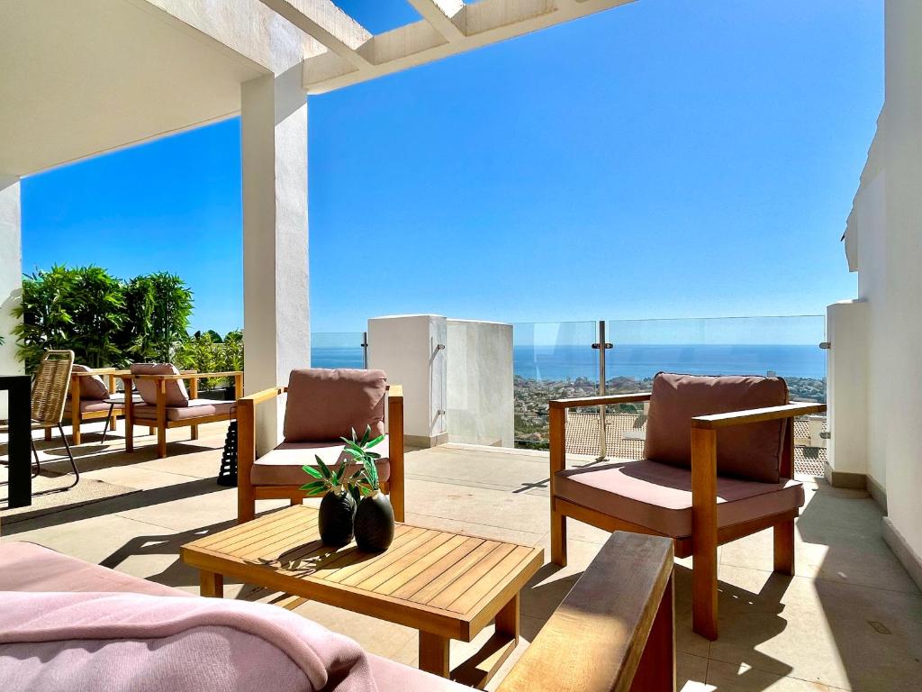 Bayview - Unique Top modern duplex penthouse with sea views and a private hot tub by Solrentspain