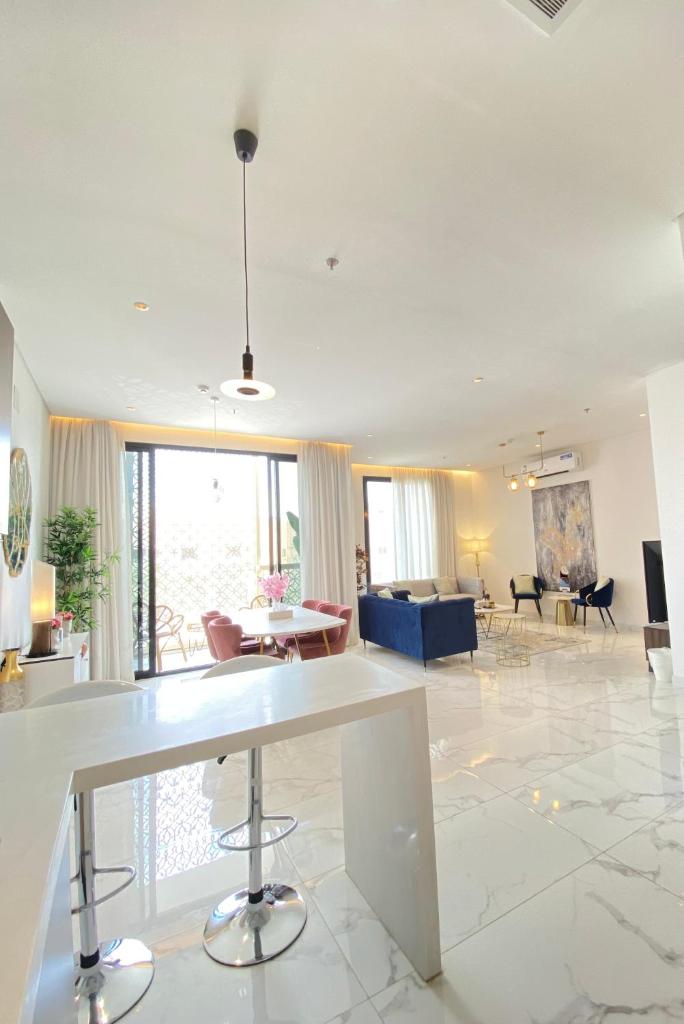 Spacious new 2 bedroom Apt-in amazing location B6 photo 2