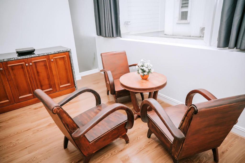 Central Wall Hue homestay