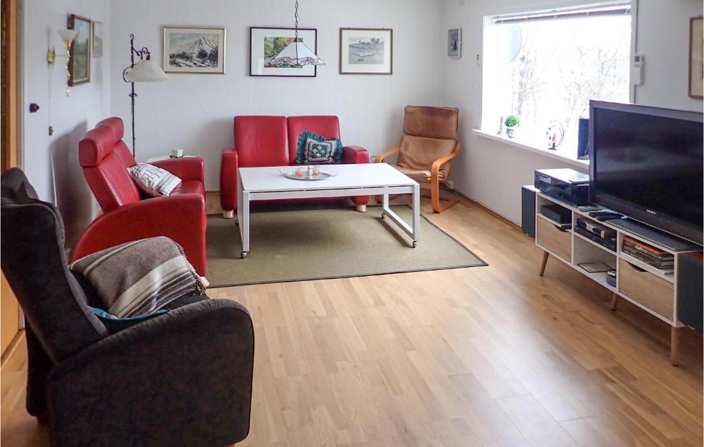 Stunning Home In Tau With 4 Bedrooms And Wifi photo 2