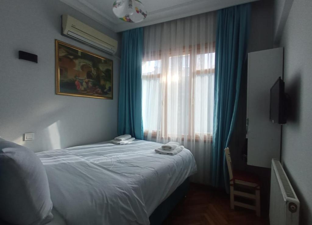 Buyukada Cinar Hotel - Tap to explore photos