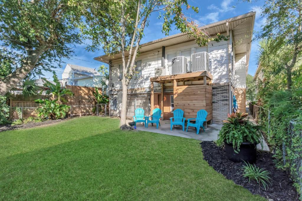 Galveston Studio - Sleeps 7 - Minutes to Beach !! image