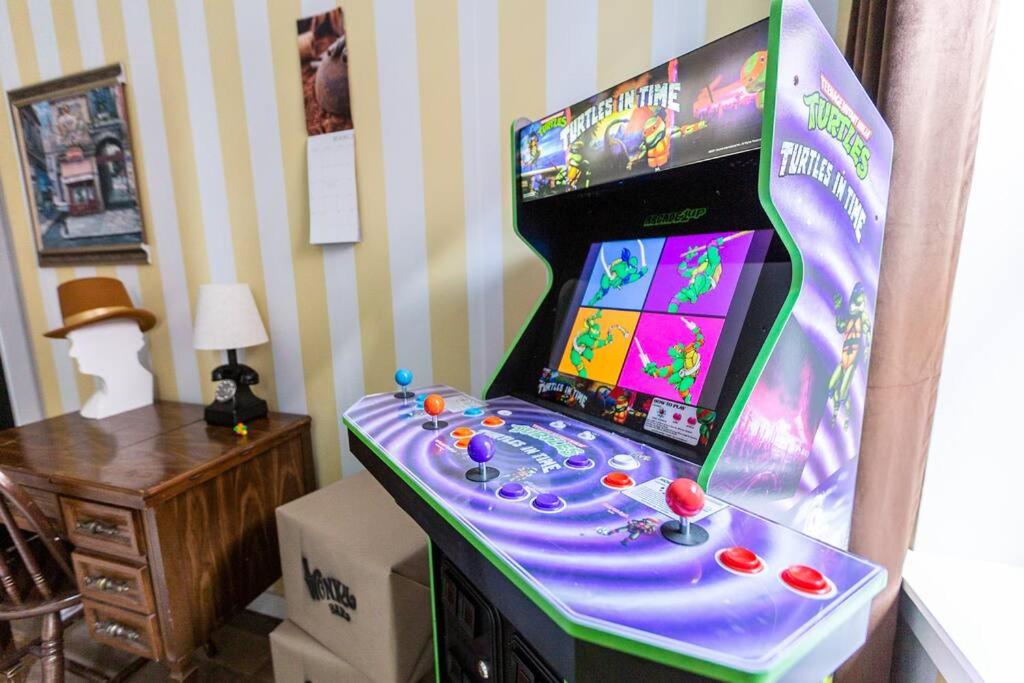 King Bed / Free Parking / Arcade / BBQ / Patio photo 4