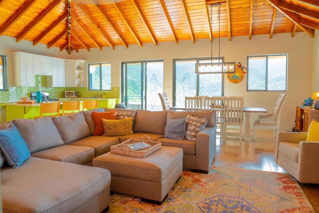 Jost Van Dyke, BVI 3 Bedroom Villa with Caribbean Views & Pool photo 4