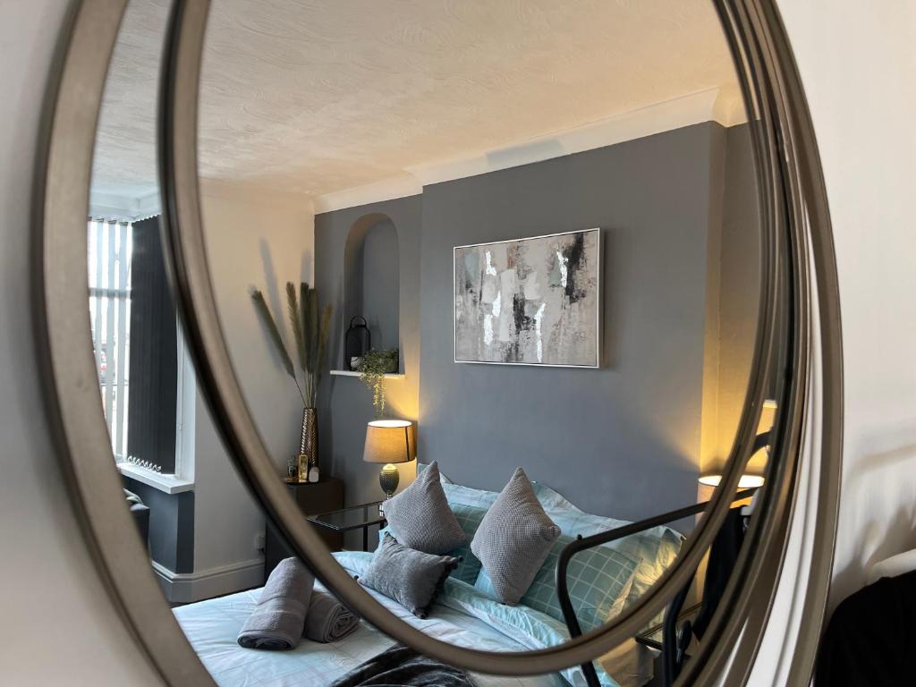 Casa Lobo's Beautiful Suites Apartment 1 free offroad parking, Wolverhampton
