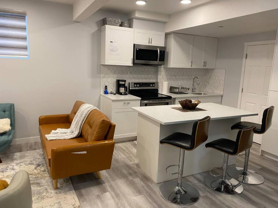 A very nice Basement ensuite. photo 3