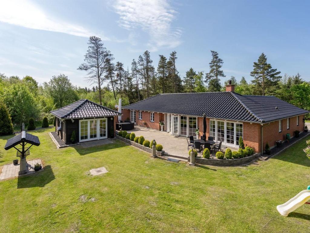 Holiday Home Wigh - 800m from the sea in Lolland- Falster and Mon by Interhome photo 1
