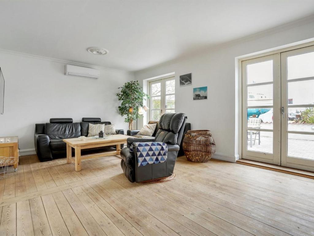 Holiday Home Thorlef - 10m from the sea in Lolland- Falster and Mon by Interhome photo 4