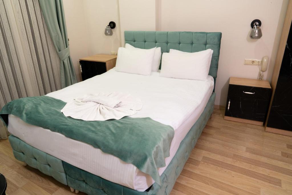Loss Hotel photo 2