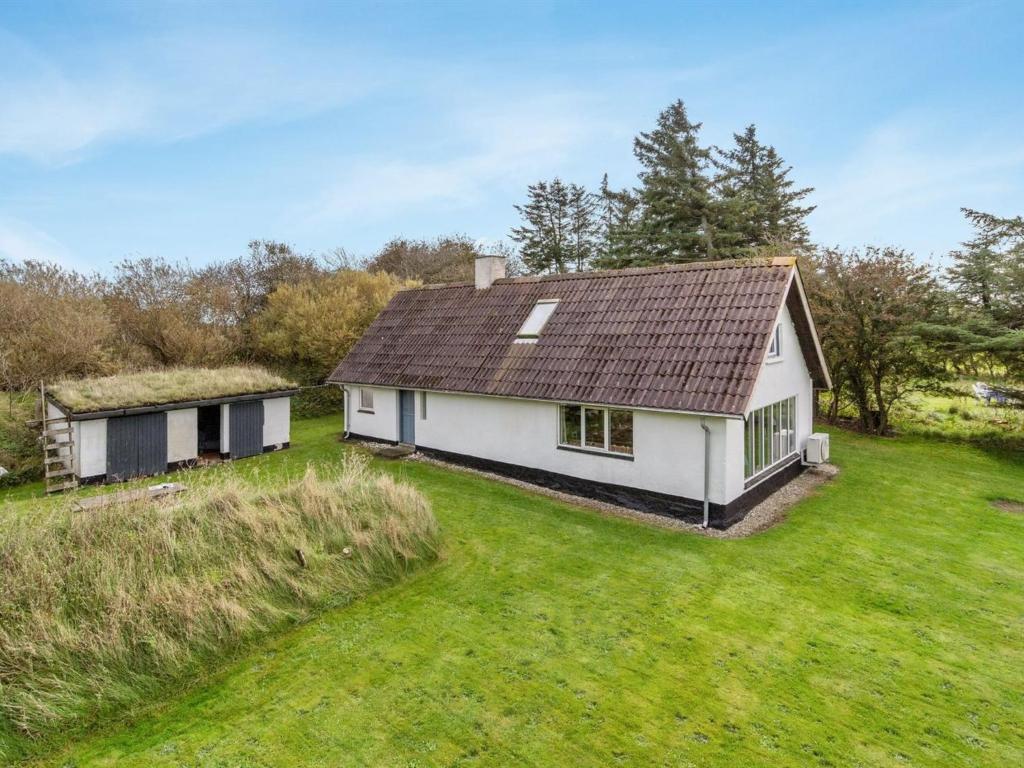 Holiday Home Sallie - 6km from the sea in NW Jutland by Interhome