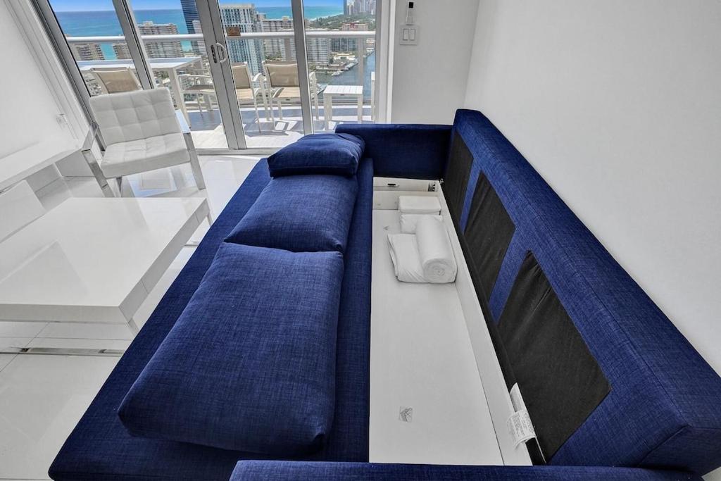 Modern Penthouse condo with 2 story private terrace photo 3