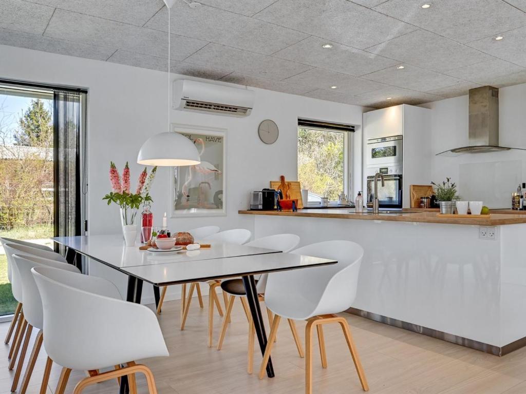 Holiday Home Alisa - 6-7km from the sea in Djursland and Mols by Interhome photo 2