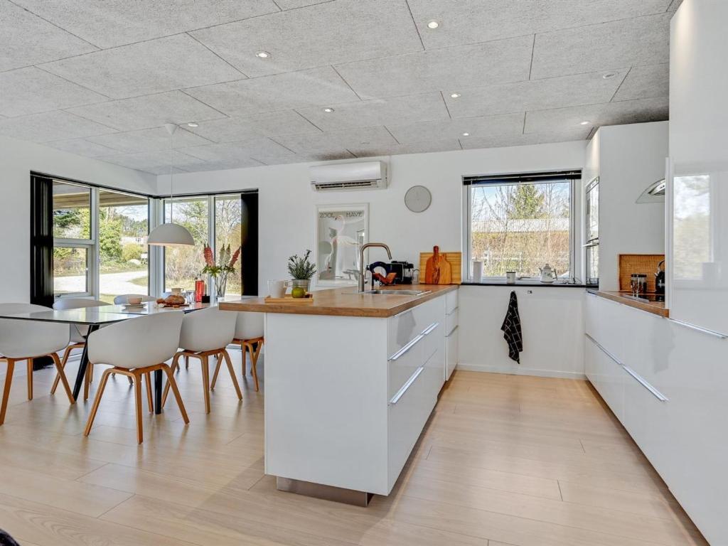 Holiday Home Alisa - 6-7km from the sea in Djursland and Mols by Interhome photo 3