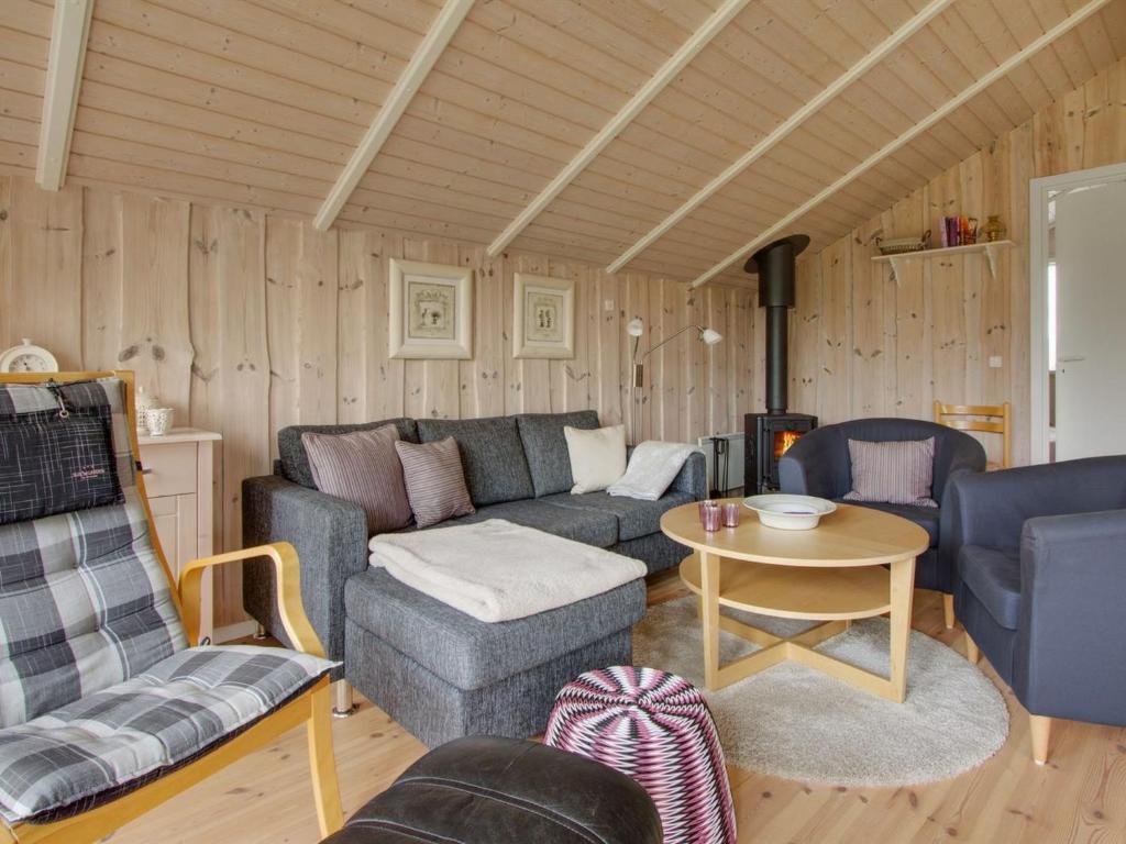 Holiday Home Suri - 400m from the sea in NE Jutland by Interhome photo 4