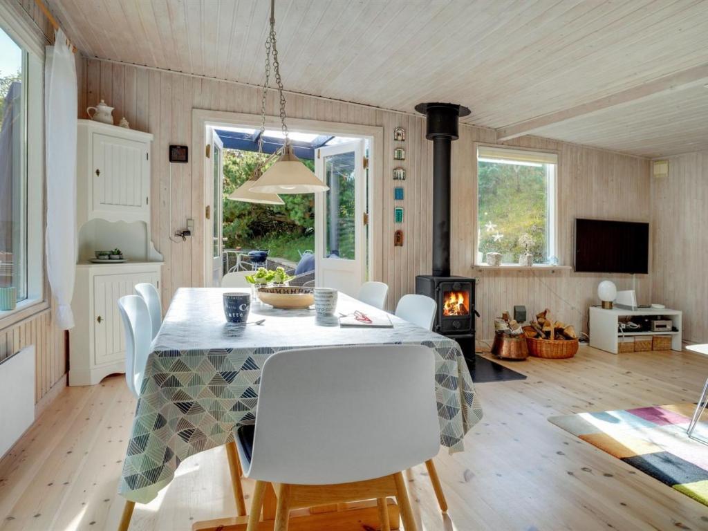 Holiday Home Anskje - 350m from the sea in NE Jutland by Interhome photo 3