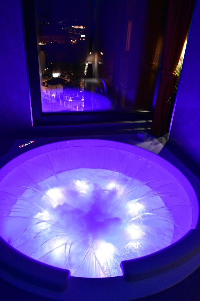Smart Luxury Penthouse Suites - Private Sauna, Hot-Tub, Home Cinema at the best Location in Skopje photo 4