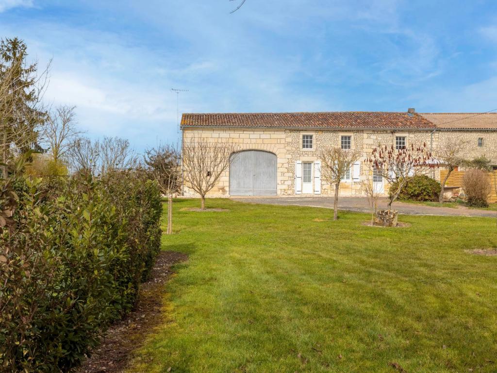 Holiday Home Gîte La Truffière Saintongeaise by Interhome photo 1