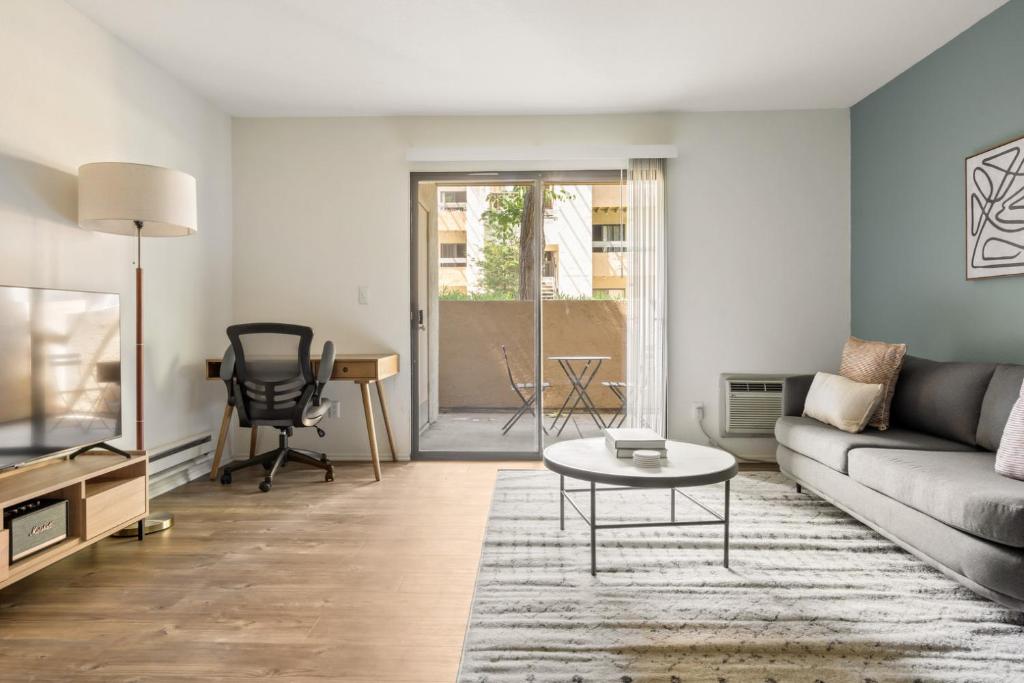 Mountain View 1BR w Pool Gym SFO-1084