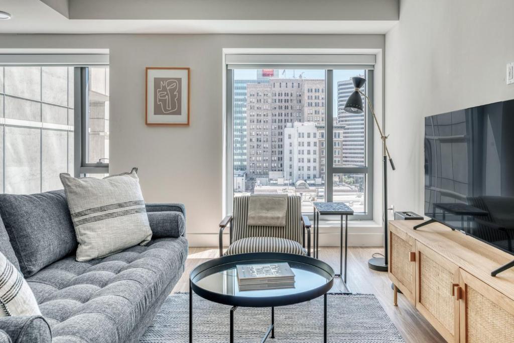 Oakland 1BR w AC WD Sky Deck next to BART SFO-527
