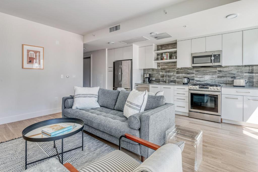 Oakland 1BR w AC WD Sky Deck next to BART SFO-527 photo 1