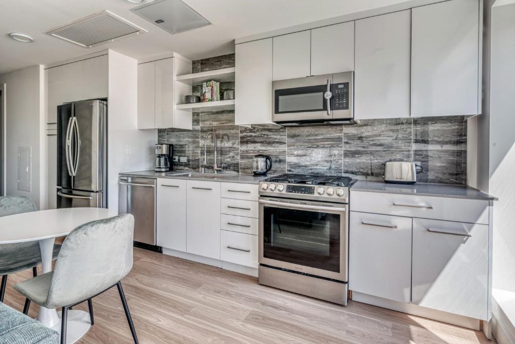 Oakland 1BR w AC WD Sky Deck next to BART SFO-527 photo 4