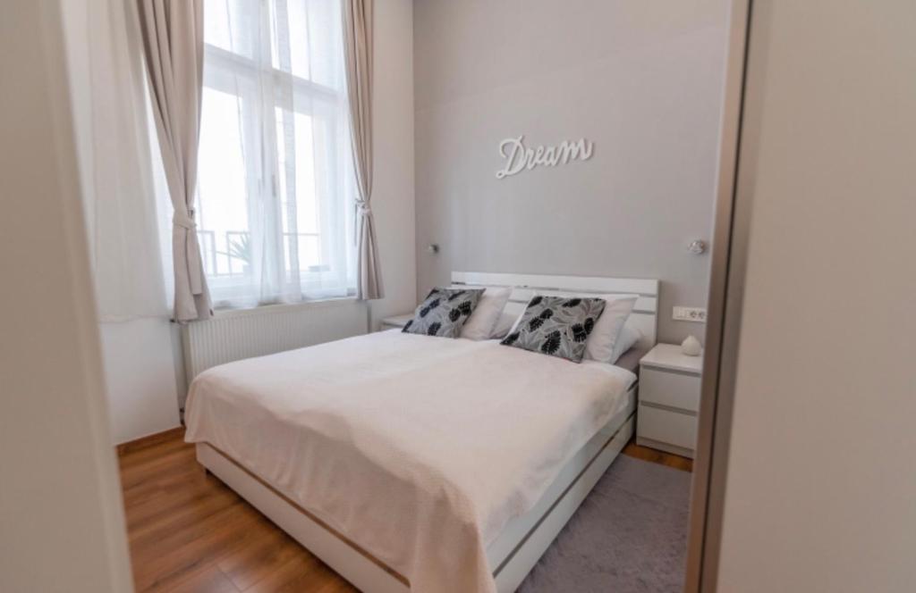 Main Square Dream Apartment photo 1