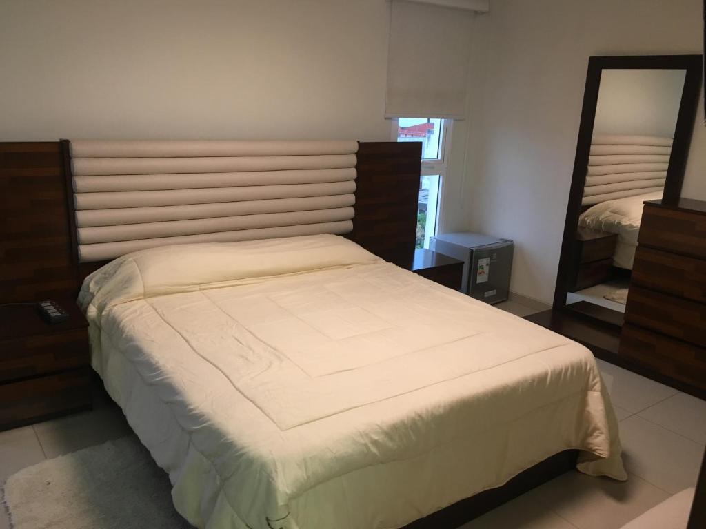 APARTAMENTO DE 2 HABITACIONES CON PISCINA Y 2 TERRAZAS CENTRICO CERCA EQUIPETROL photo 1