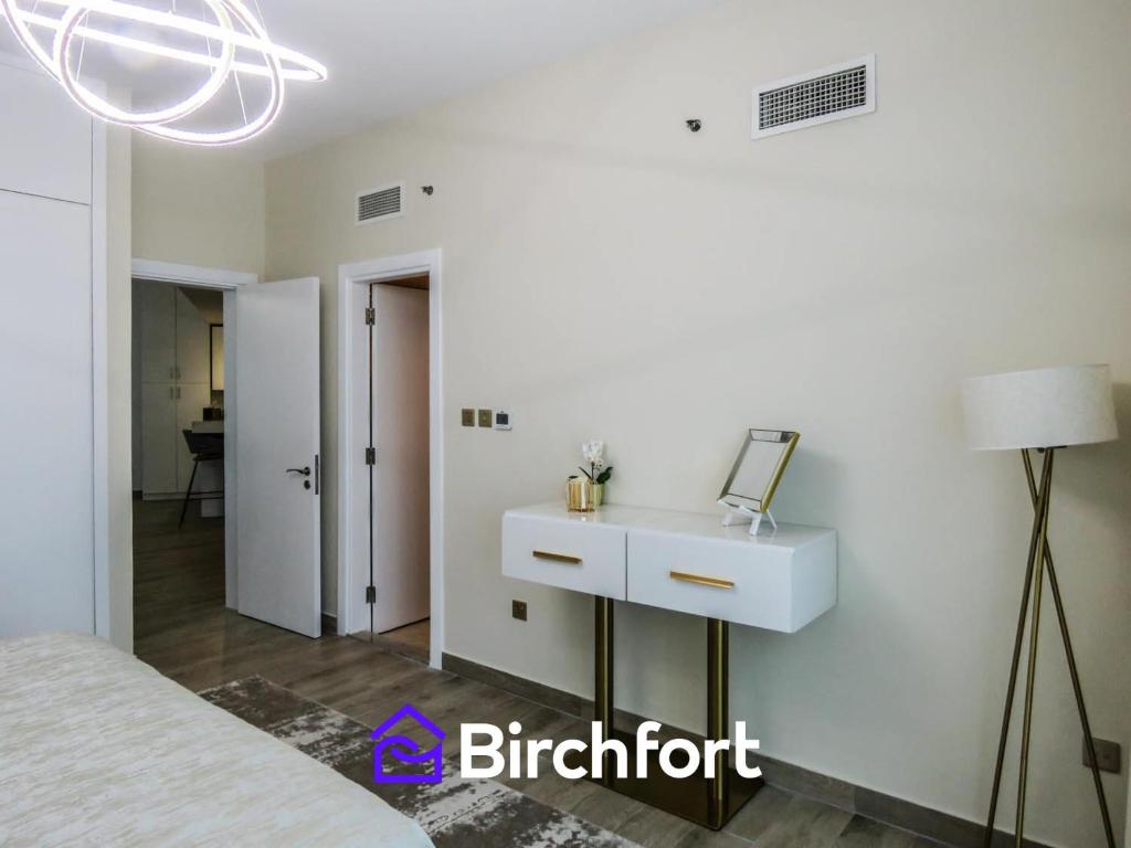 Birchfort - Newly Renovated Huge 2 bedroom apartment photo 3