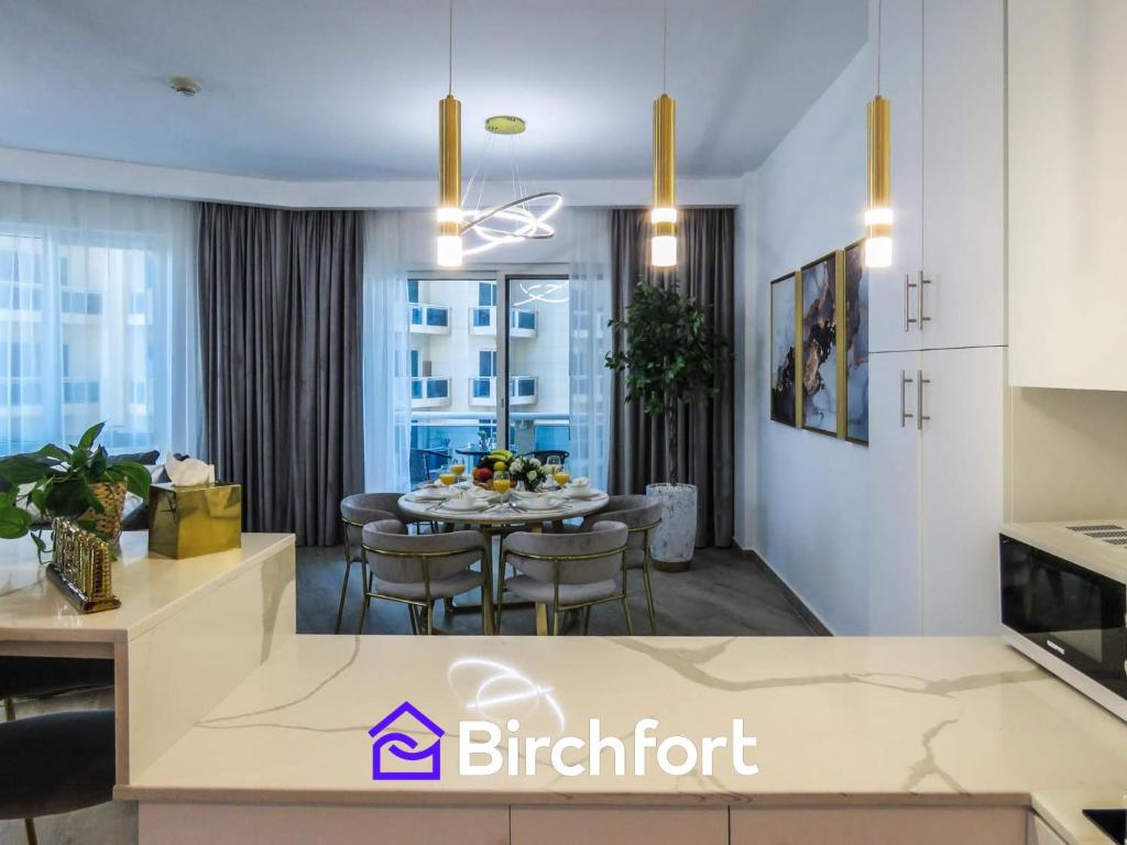 Birchfort - Newly Renovated Huge 2 bedroom apartment photo 4