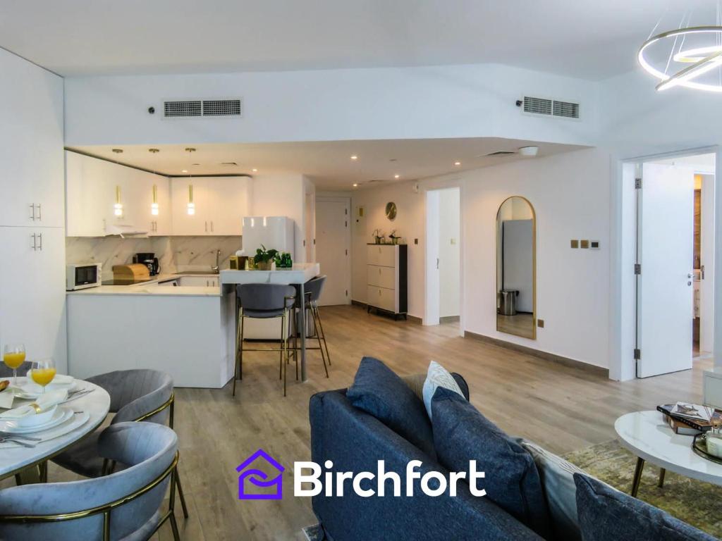 Birchfort - Newly Renovated Huge 2 bedroom apartment photo 1