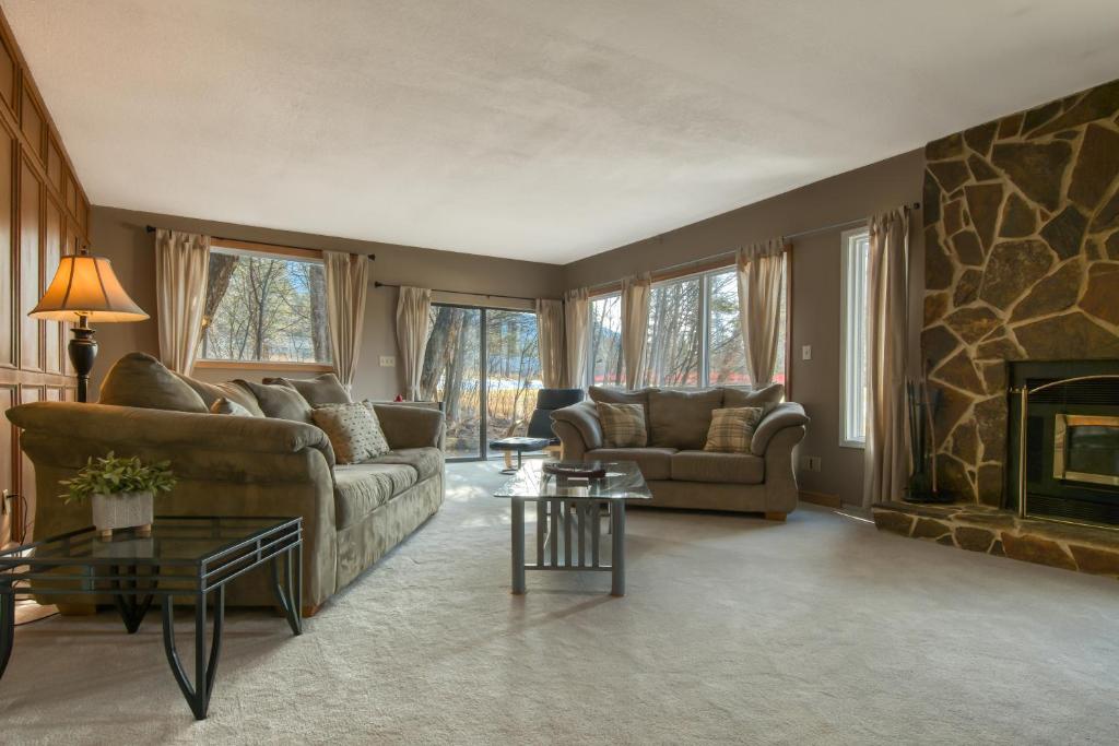Fairmont Hot Springs, 3 Bedroom Vacation Home photo 1