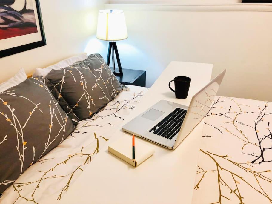 Beautiful 1 Bedroom Garden Suite in Metrotown