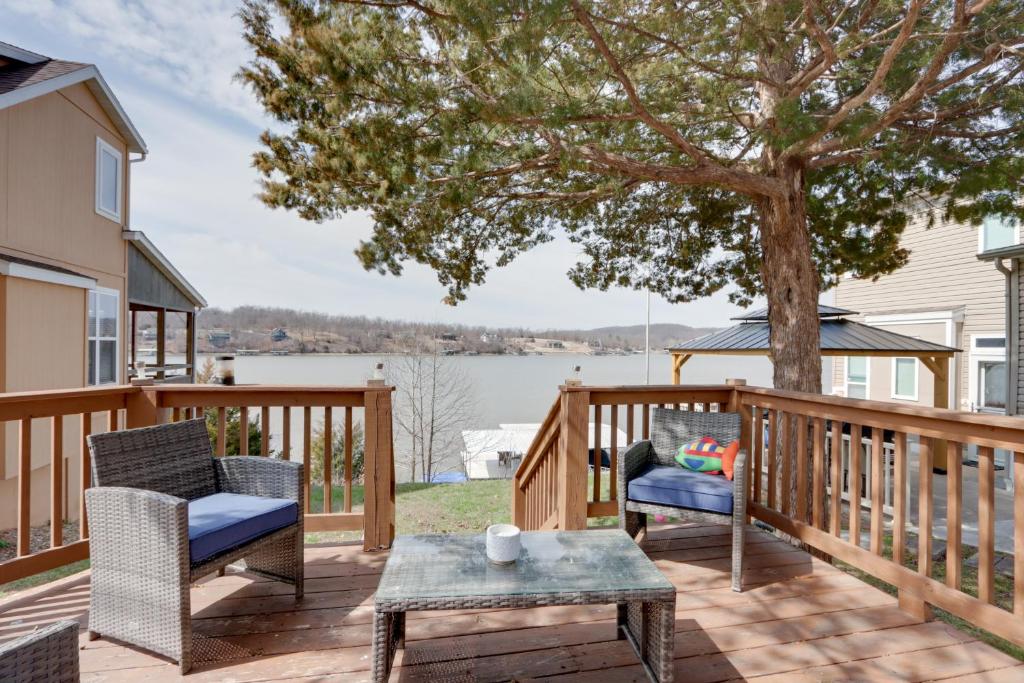 Cozy Camdenton Cottage with Deck and Boat Dock Access! photo 1