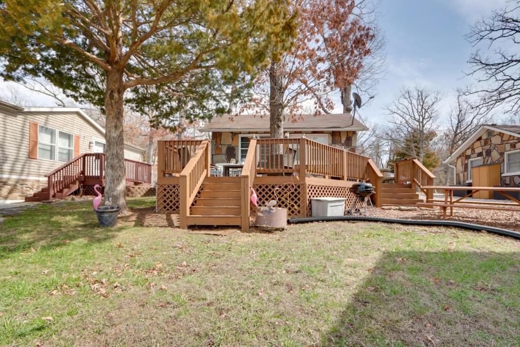 Cozy Camdenton Cottage with Deck and Boat Dock Access! photo 2