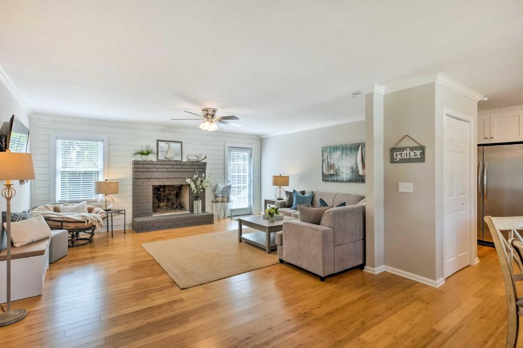 Modern Southern Comforts Home Near Charleston photo 3