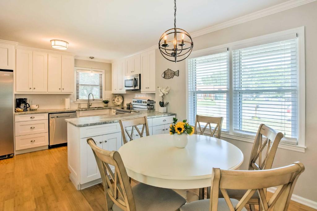 Modern Southern Comforts Home Near Charleston photo 1