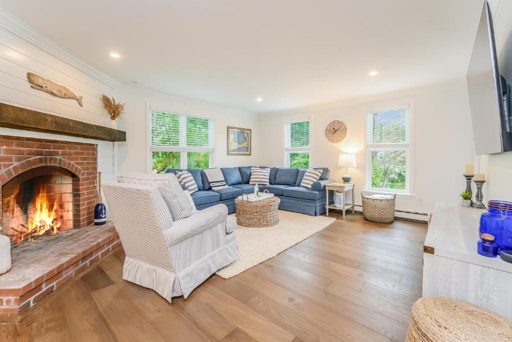 21 Moon Compass Lane Sandwich - - Moon Compass Escape photo 1