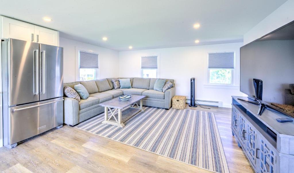16 Freeman Avenue Sandwich - - Changes in Latitude photo 4